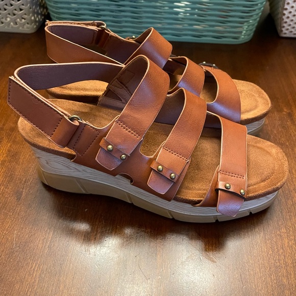 PIERRE DUMAS Essence Flatform Sandal - Picture 5 of 8